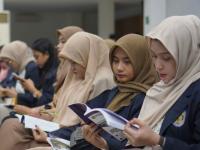 M Kelas Karyawan STIESIA Surabaya Prestasi Foto Home 3